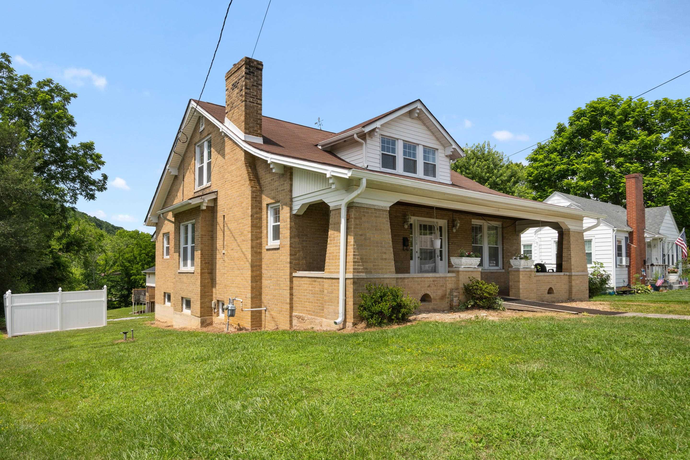 775 N 4th Street Wytheville VA 24382