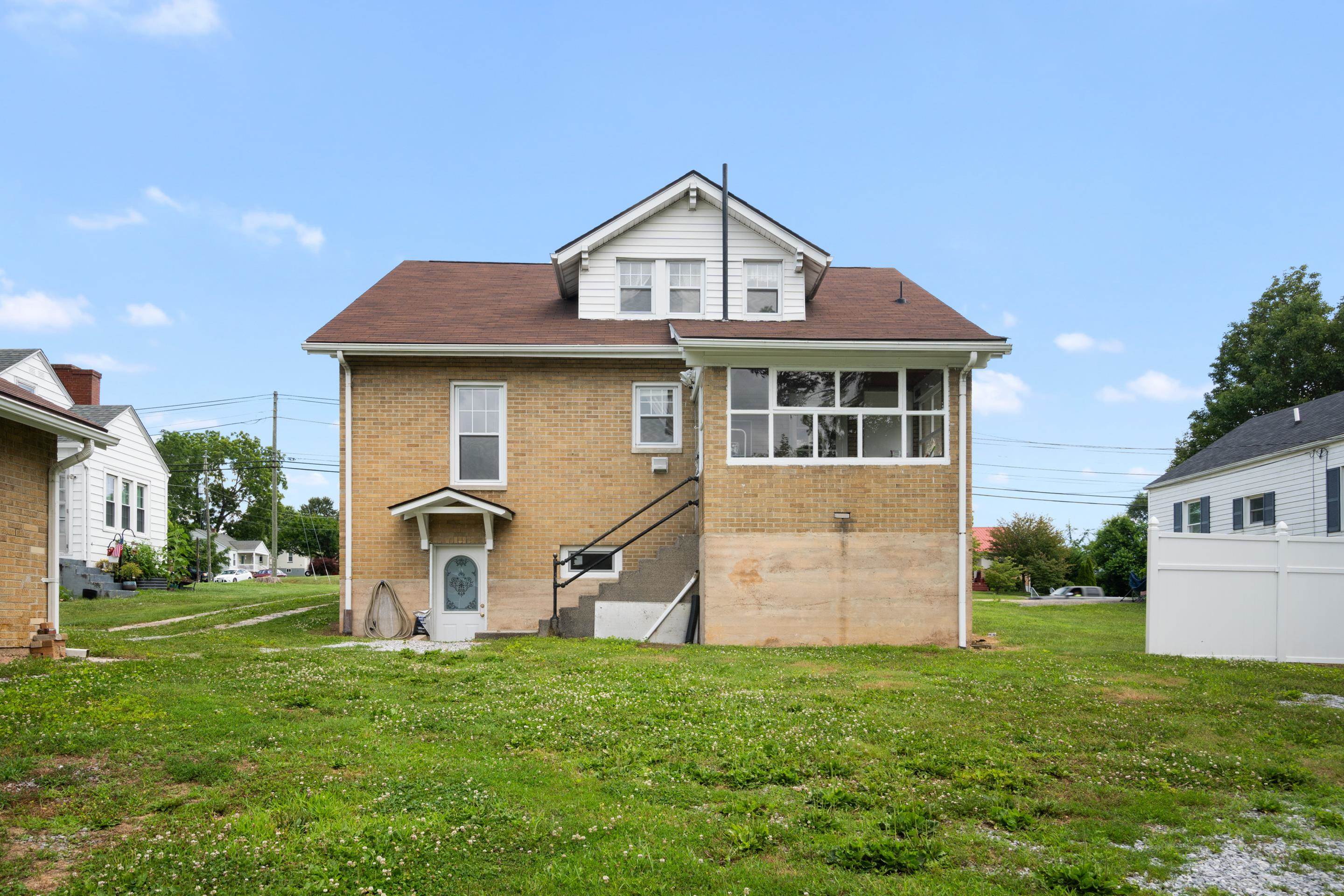 775 N 4th Street Wytheville VA 24382