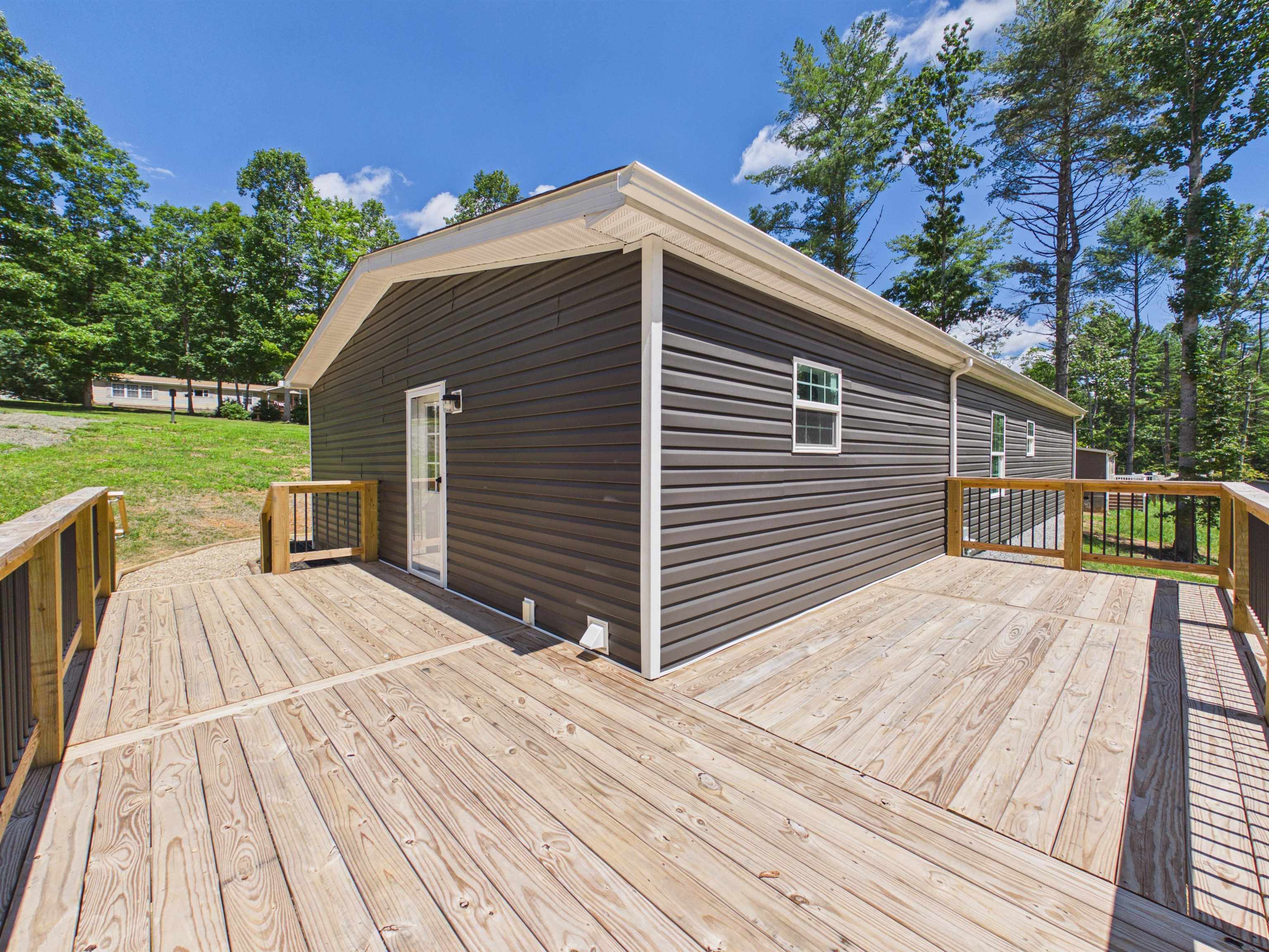 246 Wood Lane Hillsville VA 24343