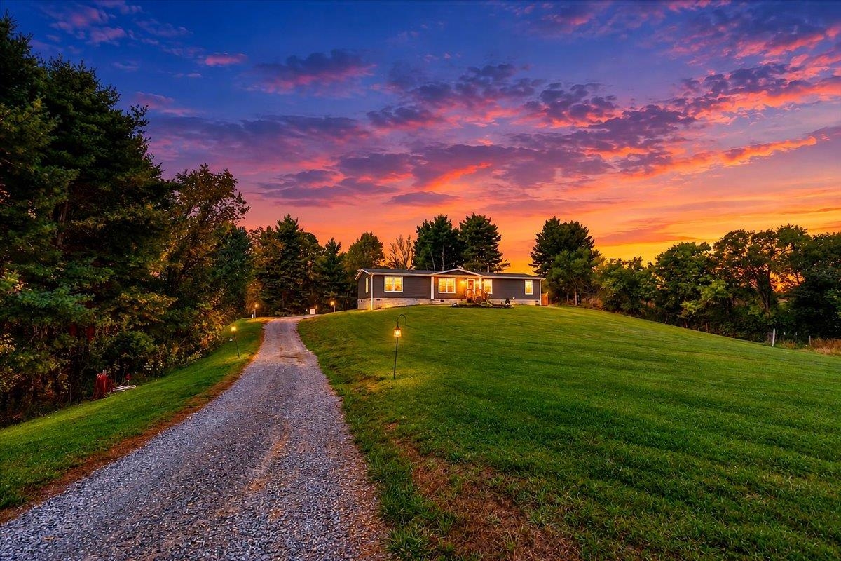 5941 Baptist Hollow Road Hiwassee VA 24347