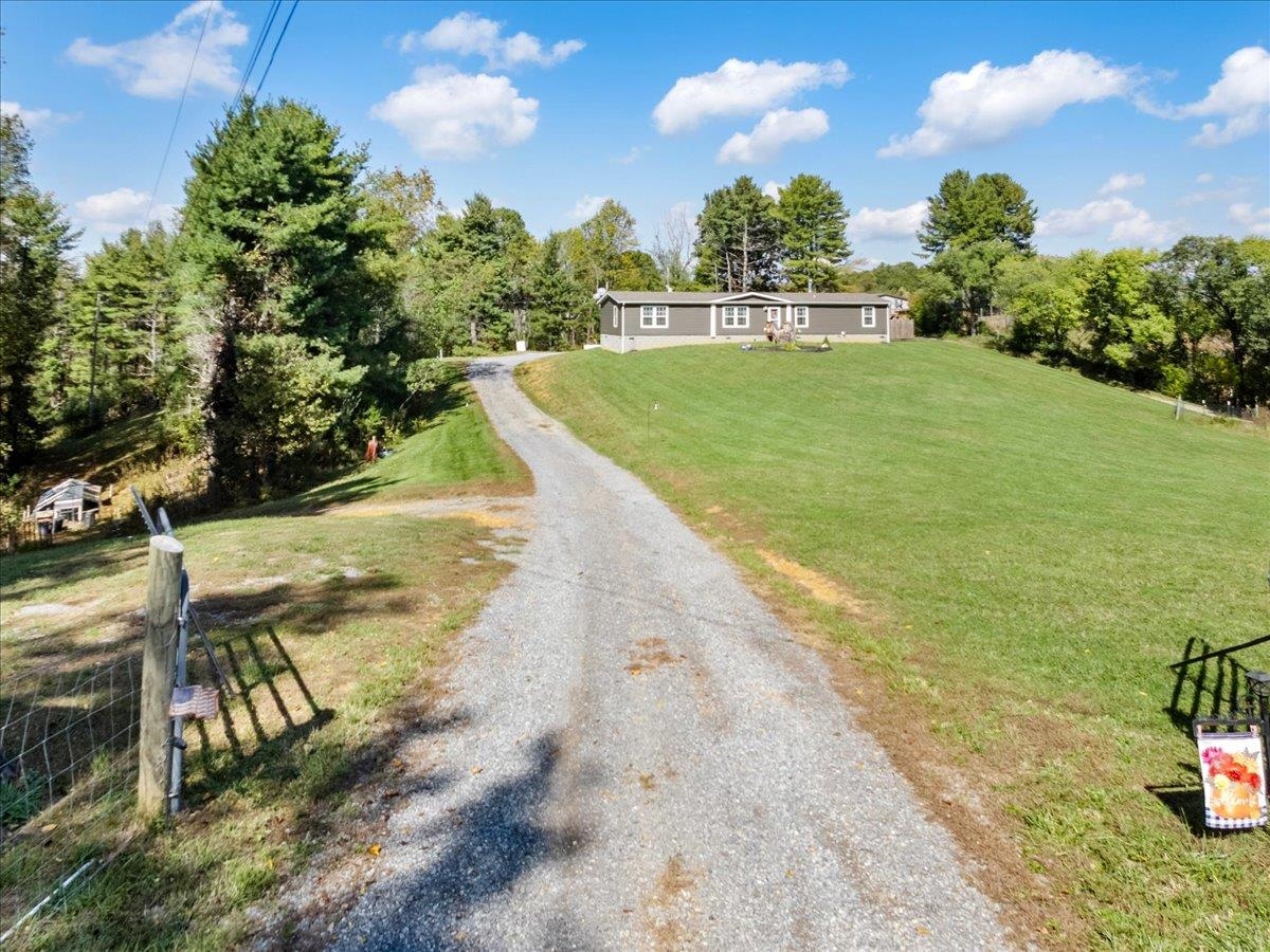 5941 Baptist Hollow Road Hiwassee VA 24347