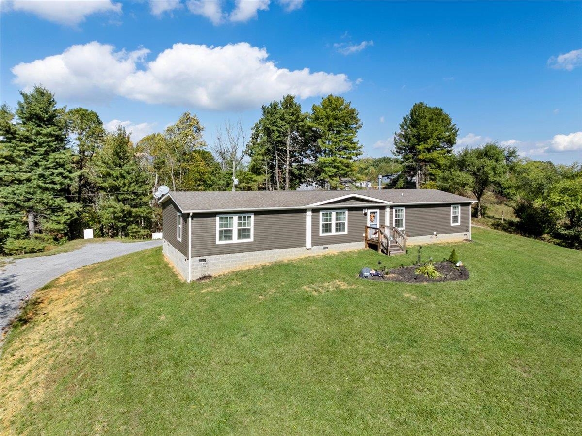 5941 Baptist Hollow Road Hiwassee VA 24347