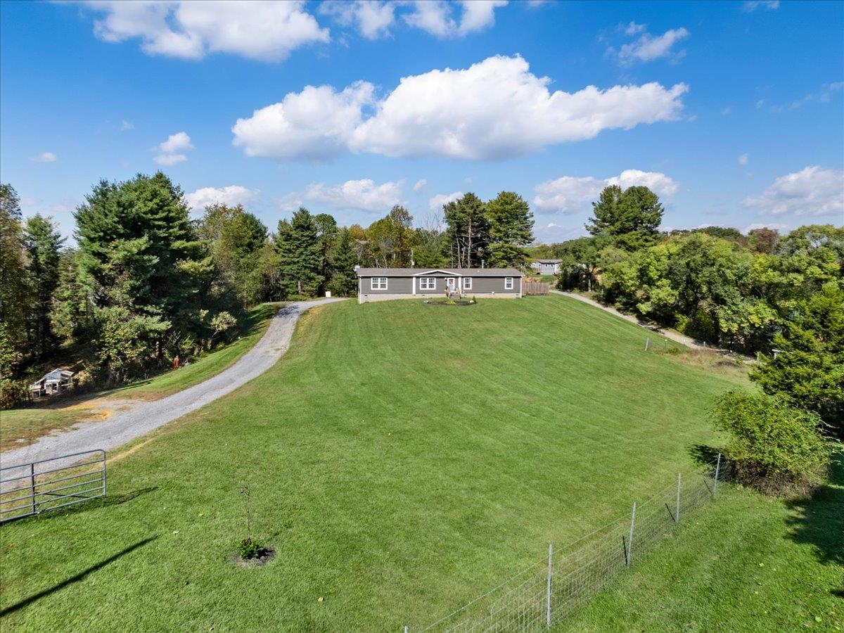 5941 Baptist Hollow Road Hiwassee VA 24347