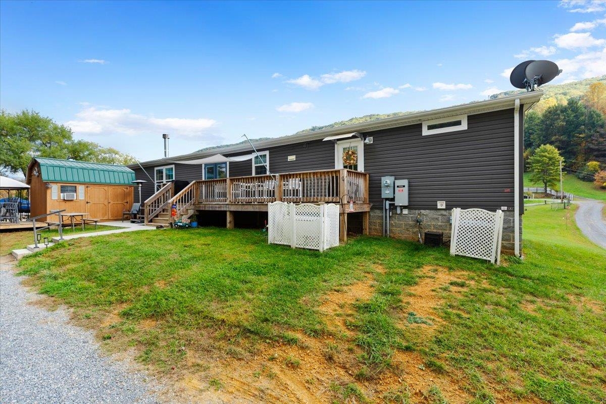 5941 Baptist Hollow Road Hiwassee VA 24347