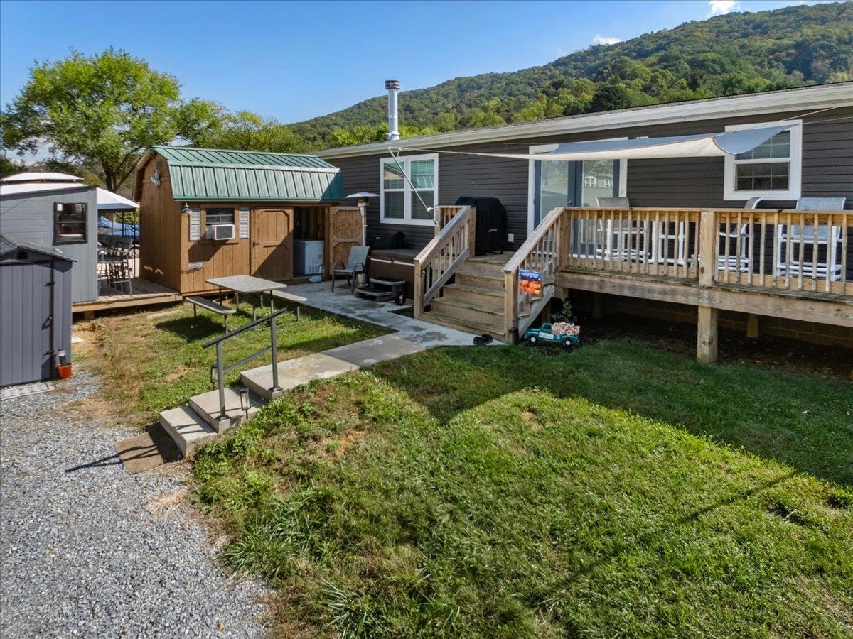 5941 Baptist Hollow Road Hiwassee VA 24347