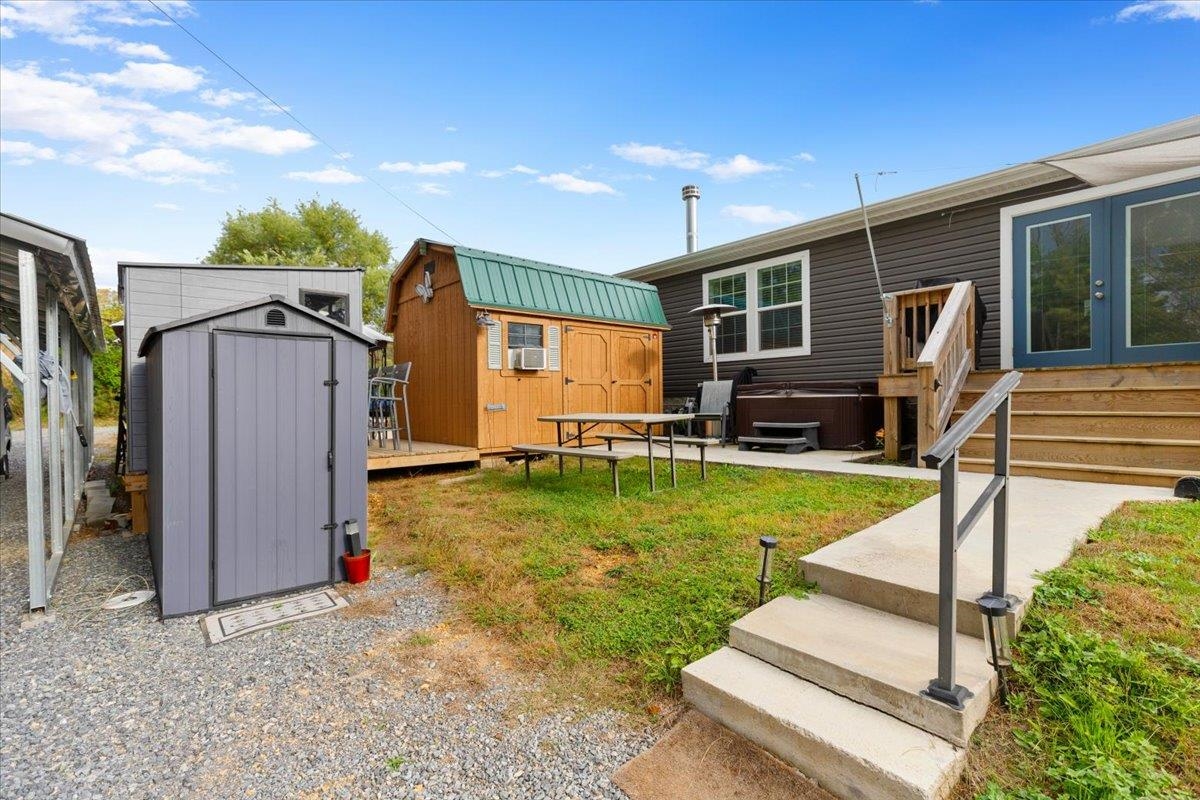 5941 Baptist Hollow Road Hiwassee VA 24347