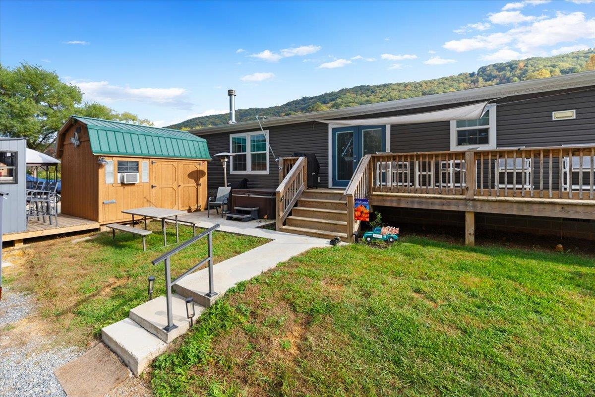 5941 Baptist Hollow Road Hiwassee VA 24347