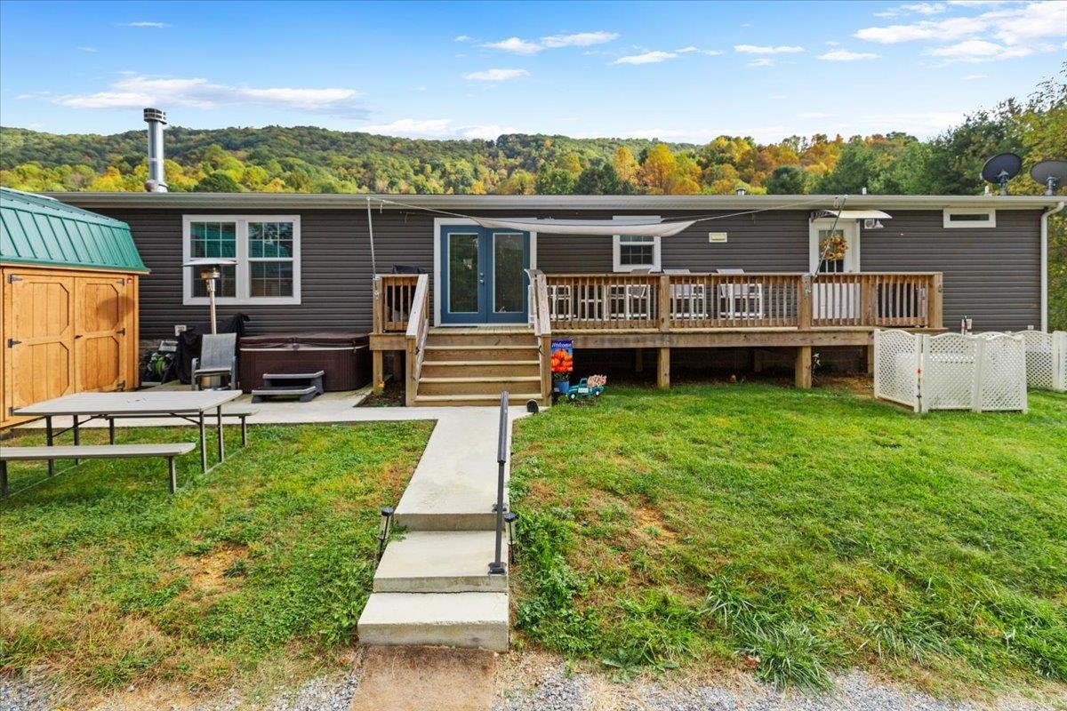 5941 Baptist Hollow Road Hiwassee VA 24347