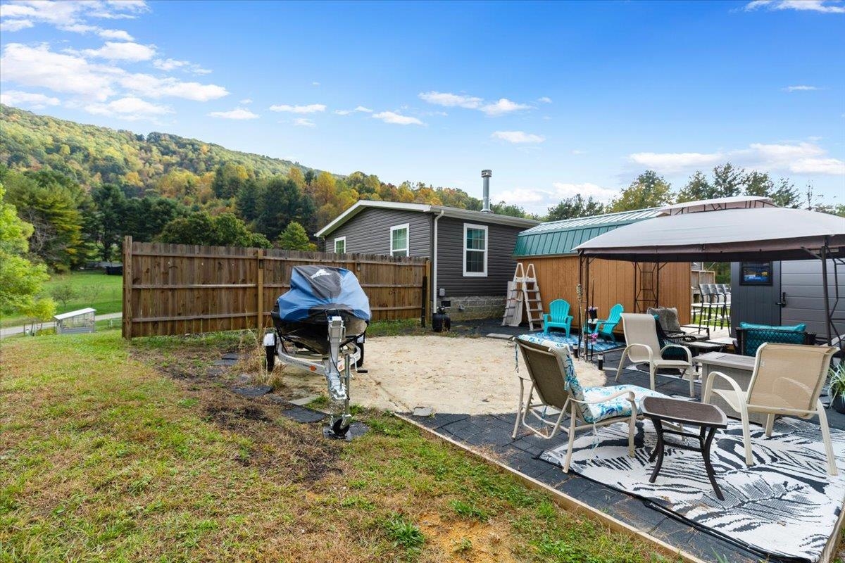 5941 Baptist Hollow Road Hiwassee VA 24347
