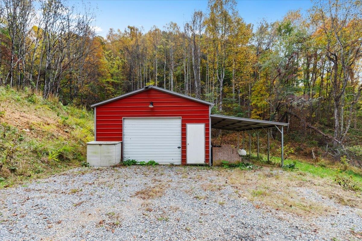 5941 Baptist Hollow Road Hiwassee VA 24347