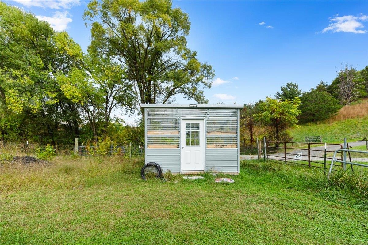 5941 Baptist Hollow Road Hiwassee VA 24347