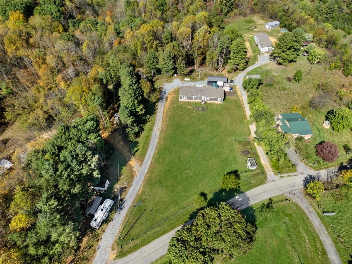 5941 Baptist Hollow Road Hiwassee VA 24347