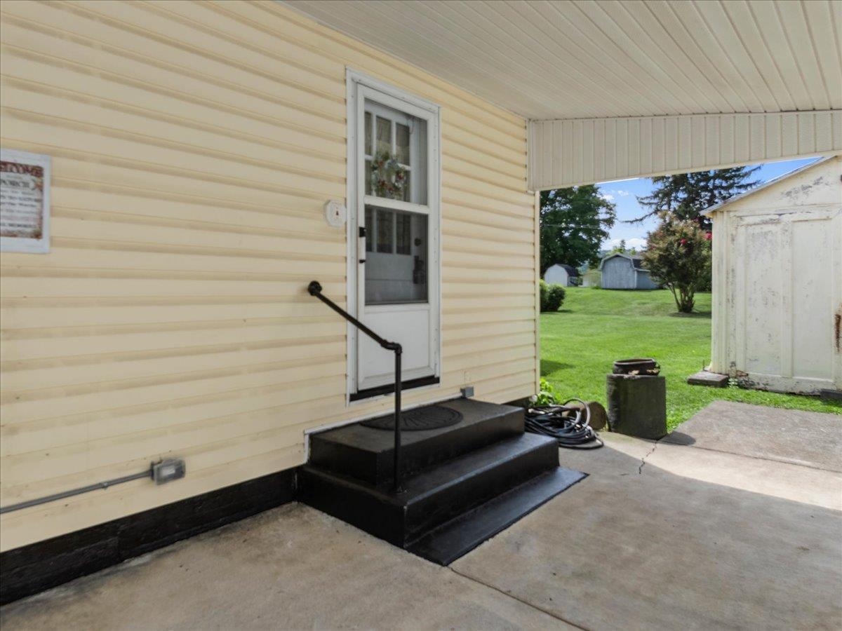 113 Roberta Street Narrows VA 24124