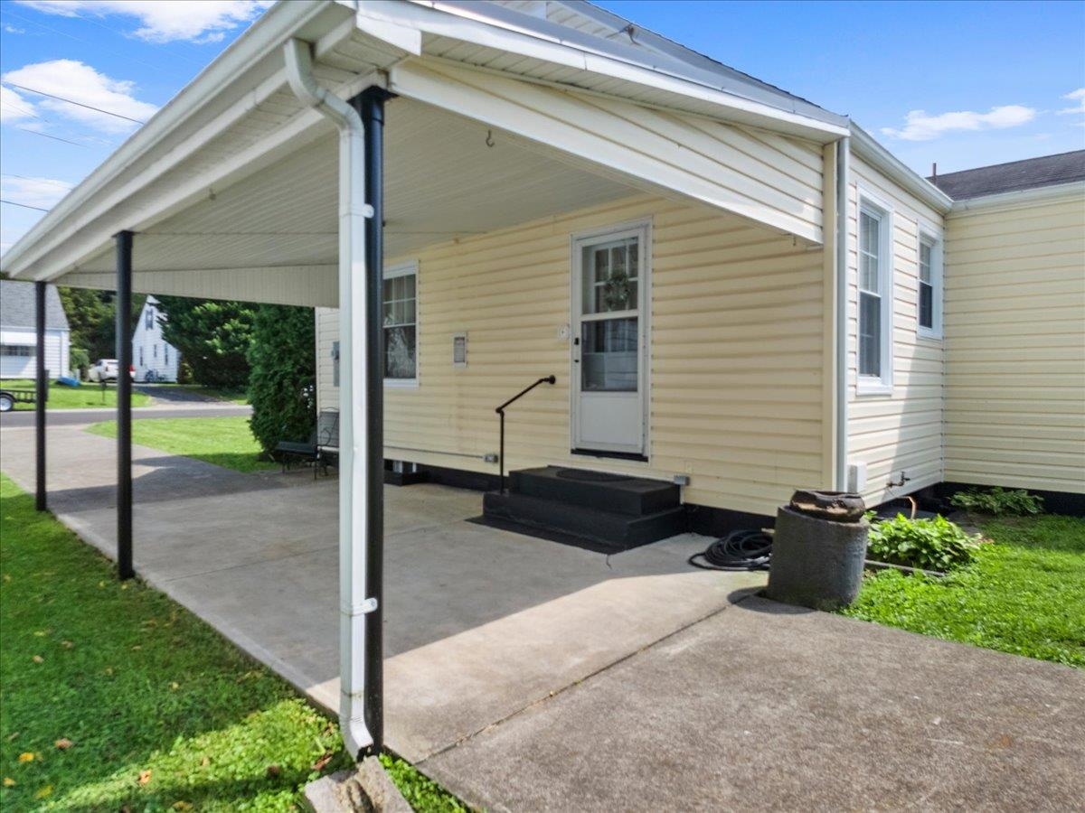 113 Roberta Street Narrows VA 24124