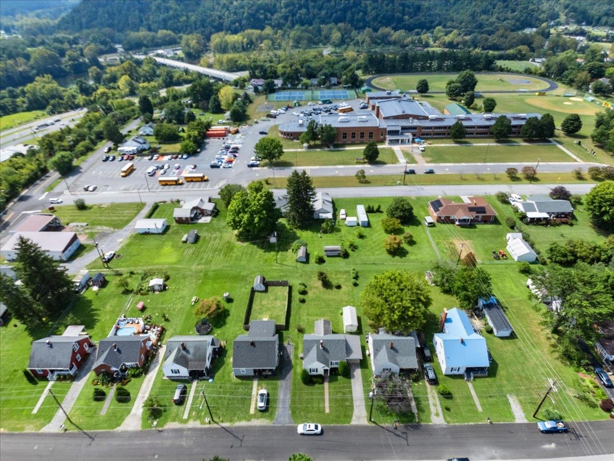 113 Roberta Street Narrows VA 24124