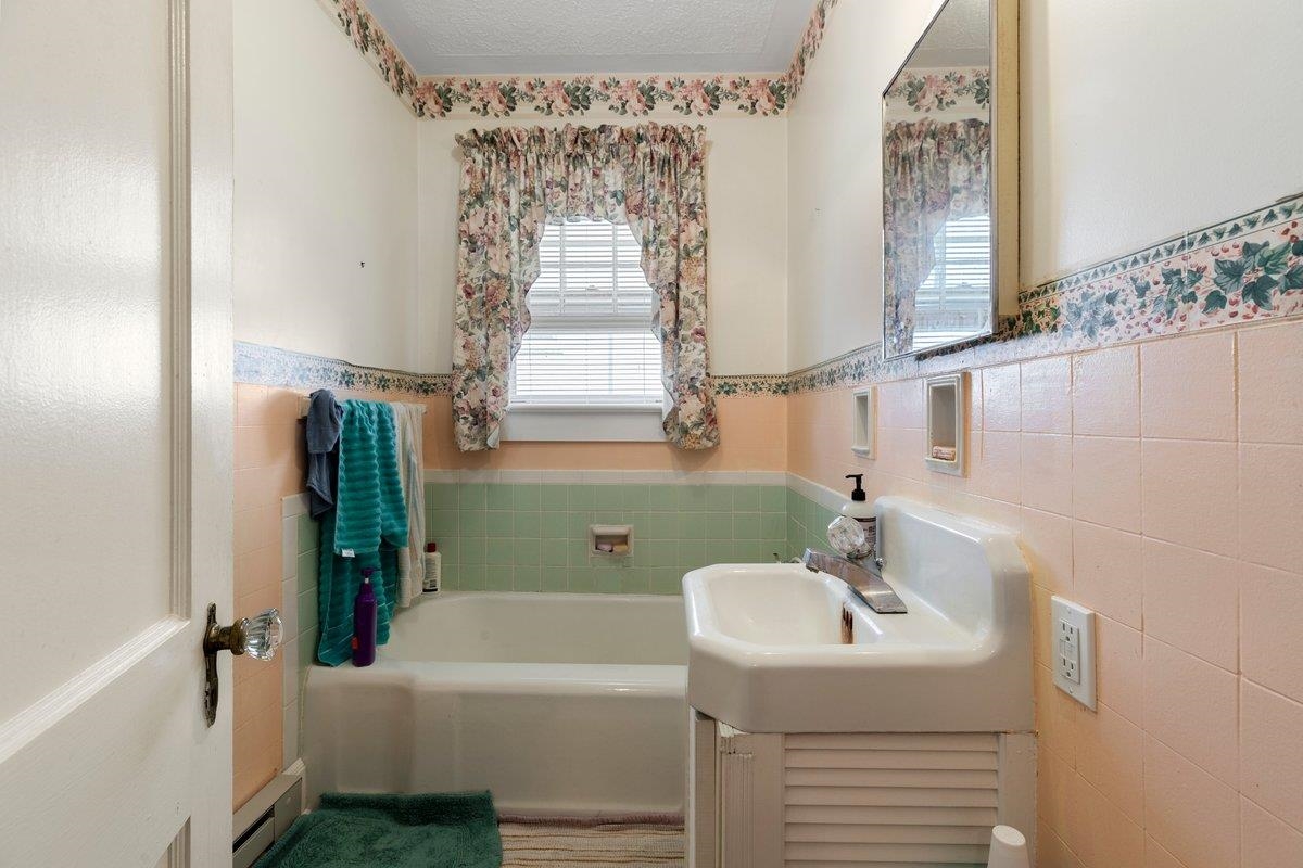 702 Westview Street Narrows VA 24124