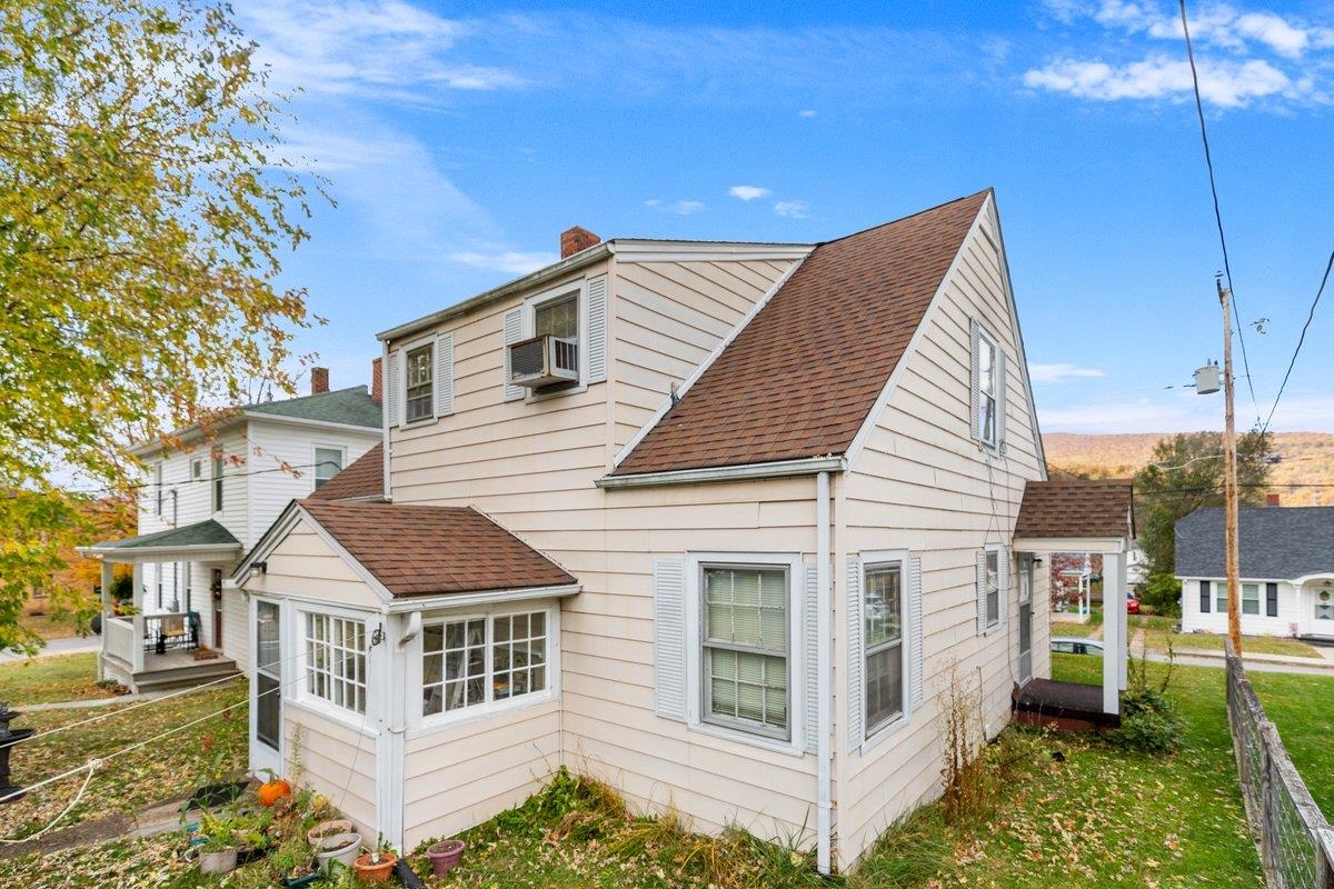 702 Westview Street Narrows VA 24124