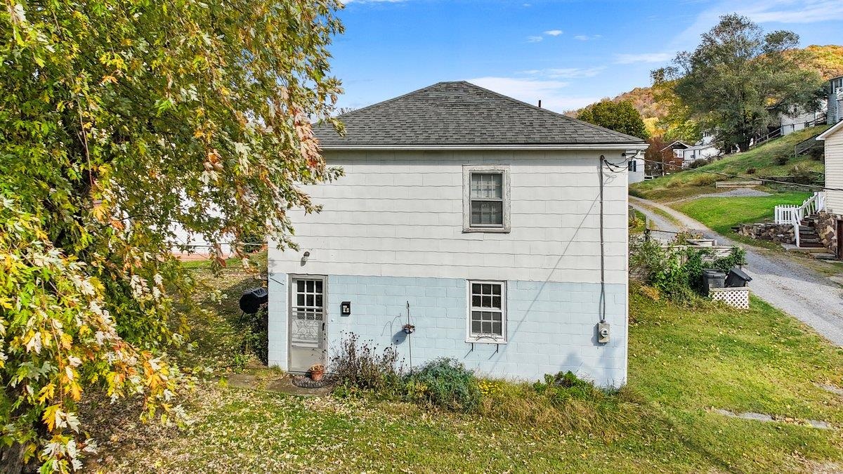 702 Westview Street Narrows VA 24124