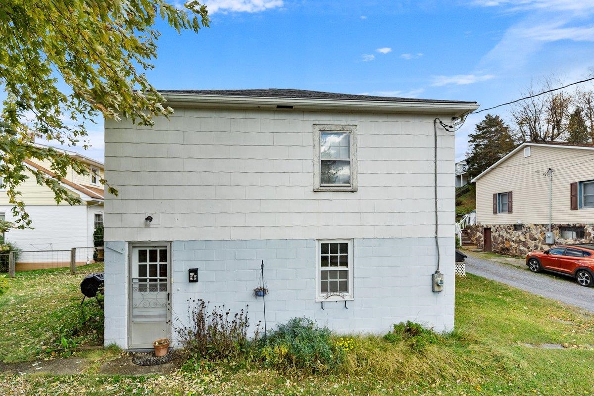 702 Westview Street Narrows VA 24124