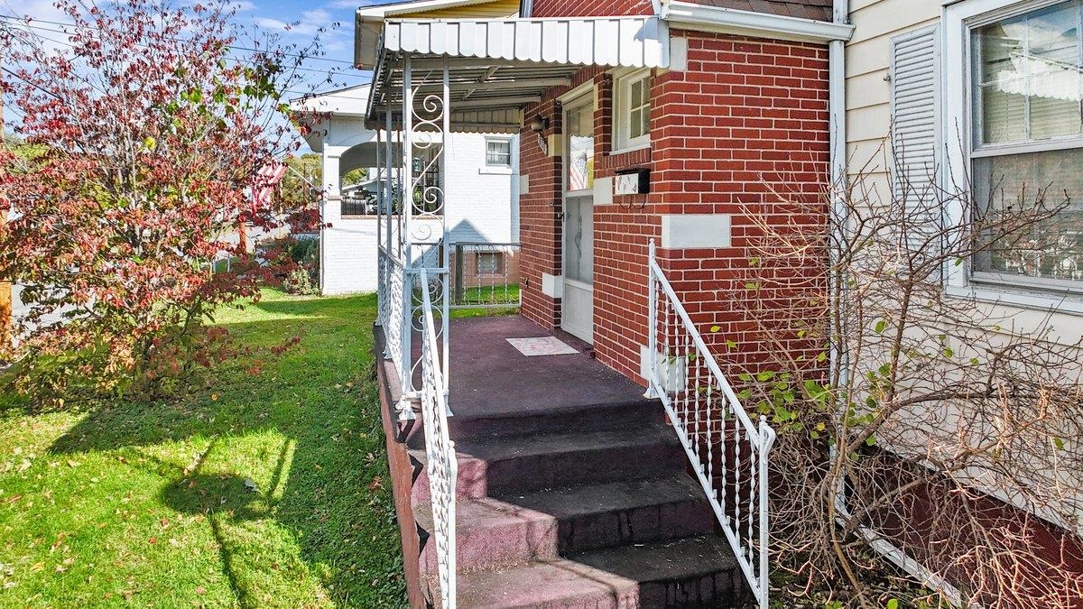 702 Westview Street Narrows VA 24124