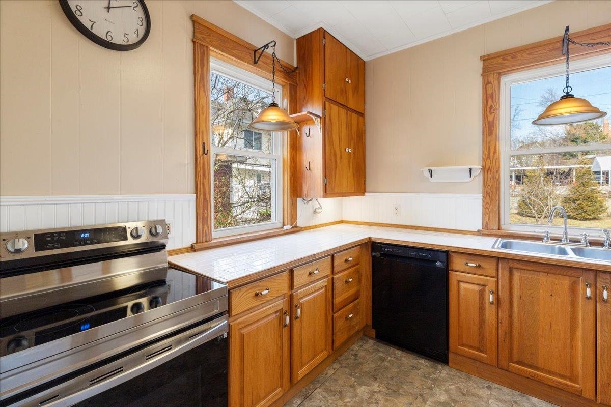 36 8th Street NW Pulaski VA 24301