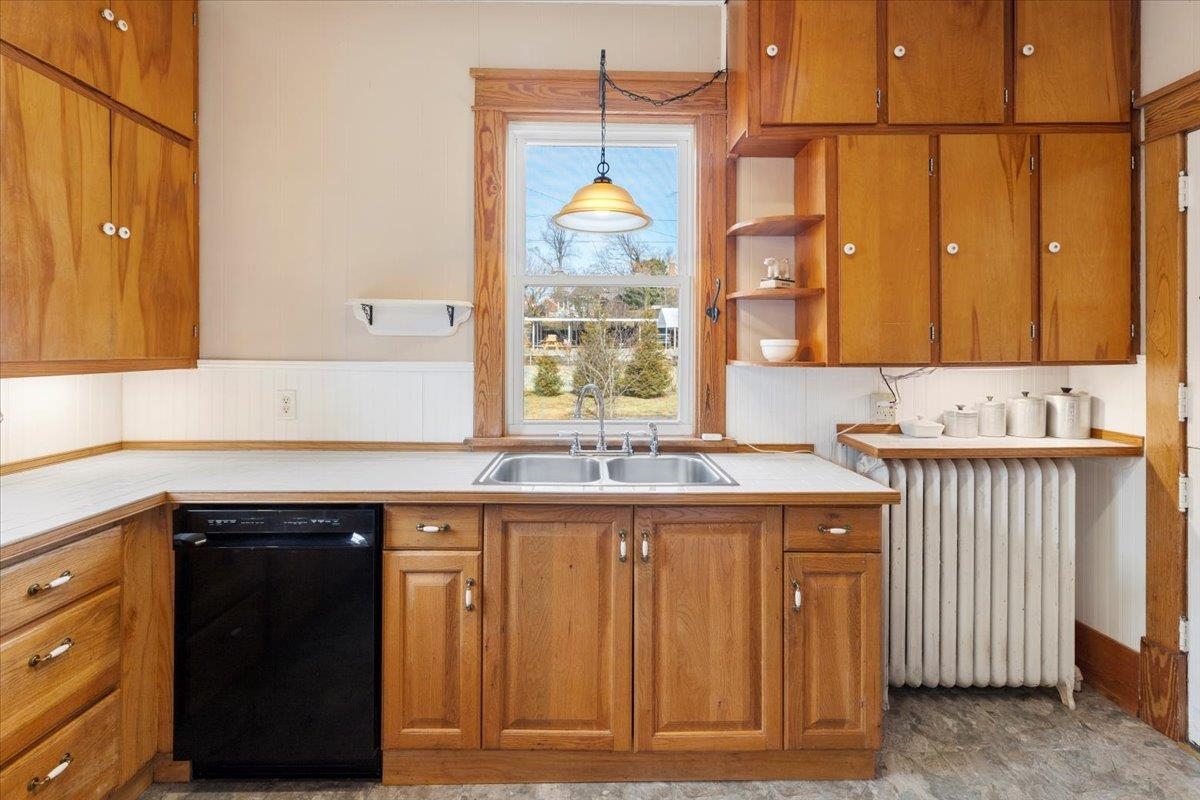 36 8th Street NW Pulaski VA 24301