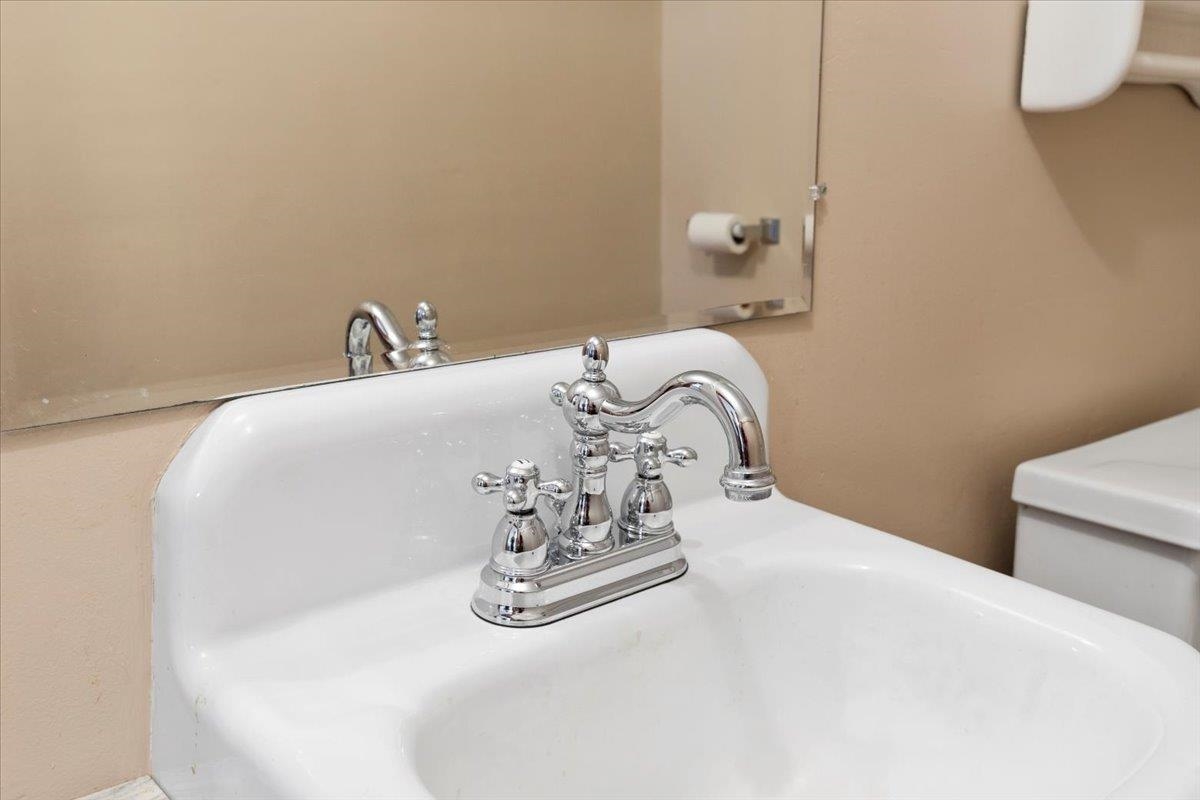 36 8th Street NW Pulaski VA 24301