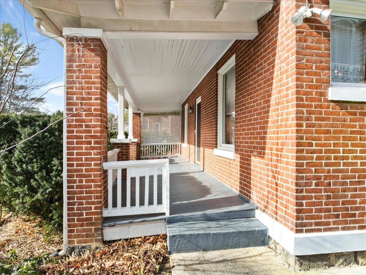 36 8th Street NW Pulaski VA 24301