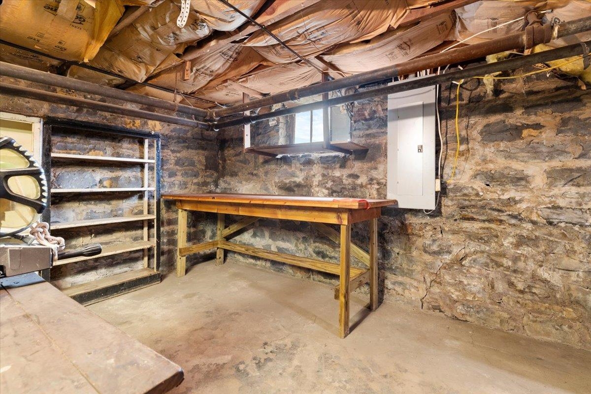 36 8th Street NW Pulaski VA 24301