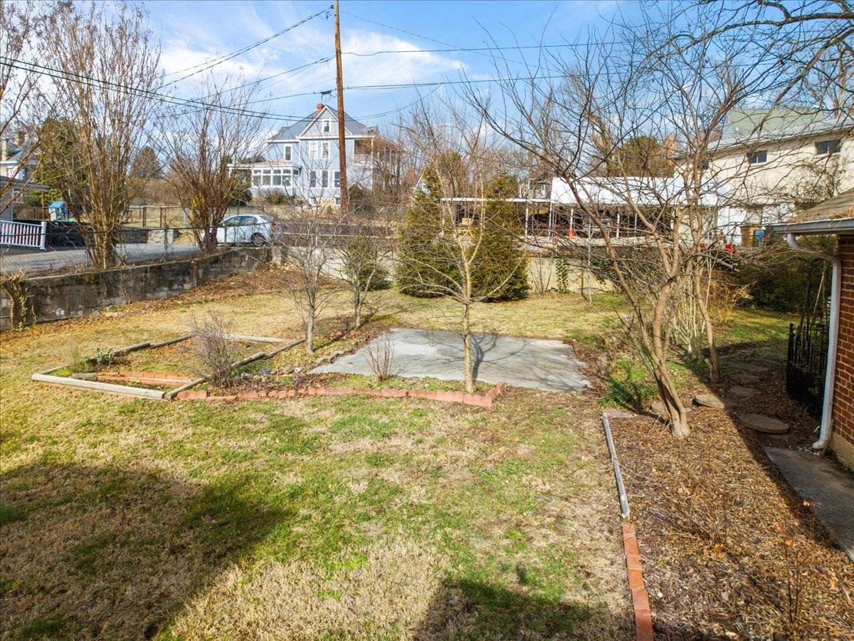 36 8th Street NW Pulaski VA 24301