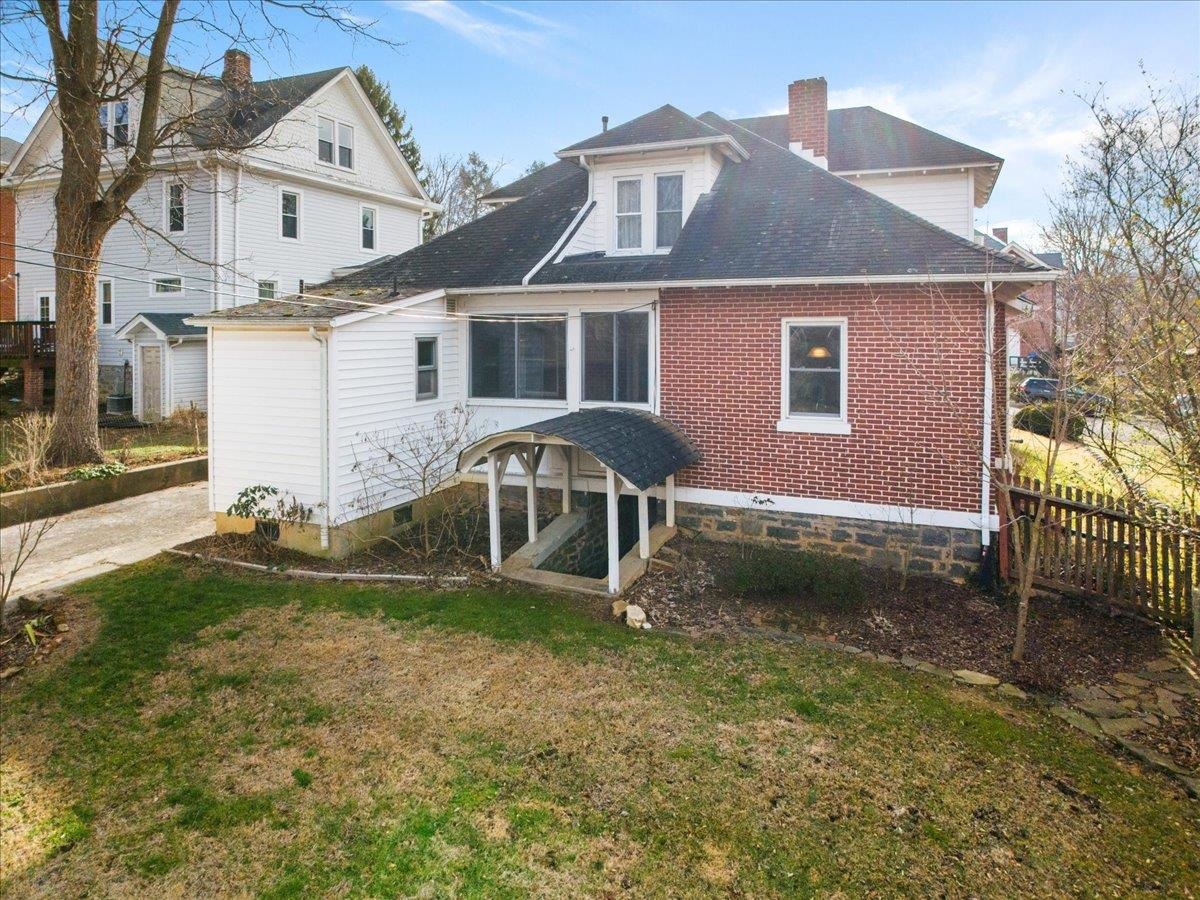 36 8th Street NW Pulaski VA 24301