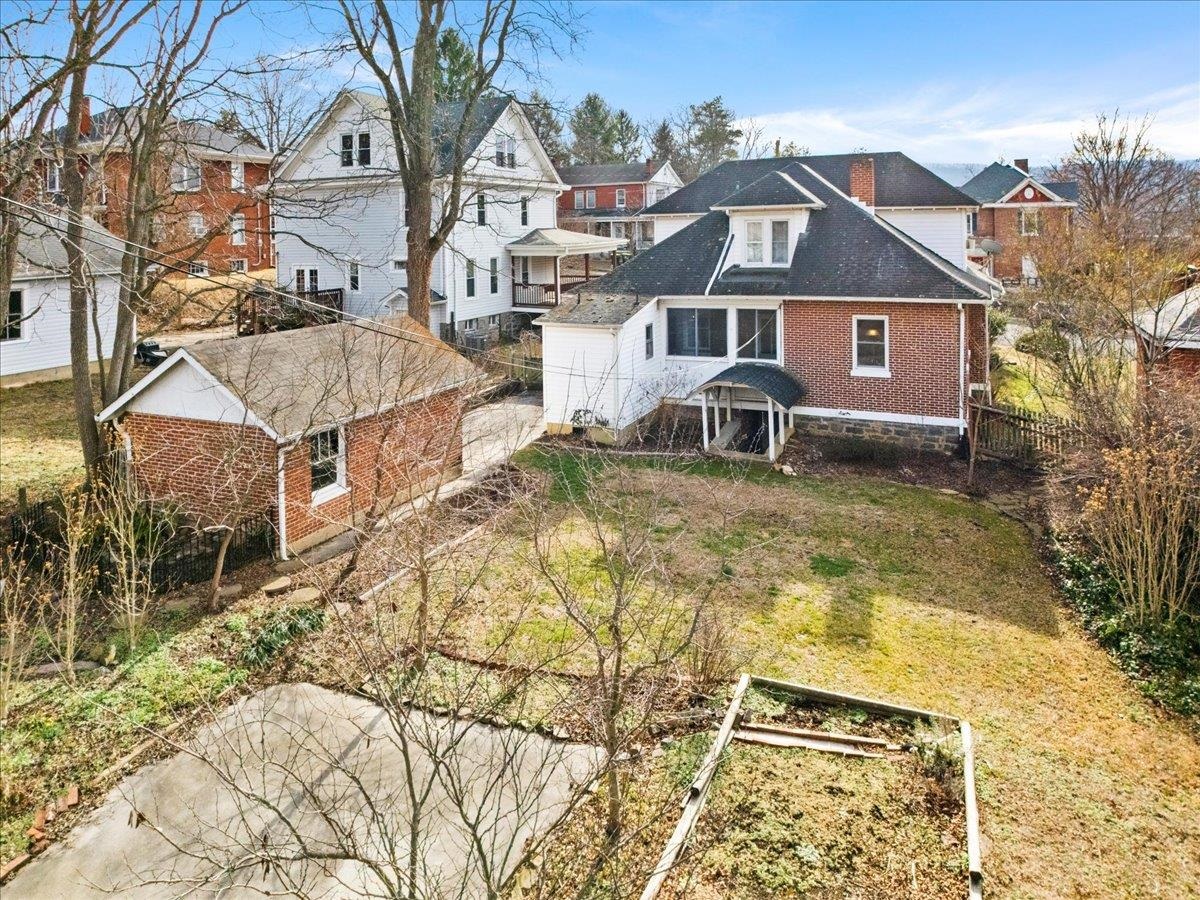 36 8th Street NW Pulaski VA 24301