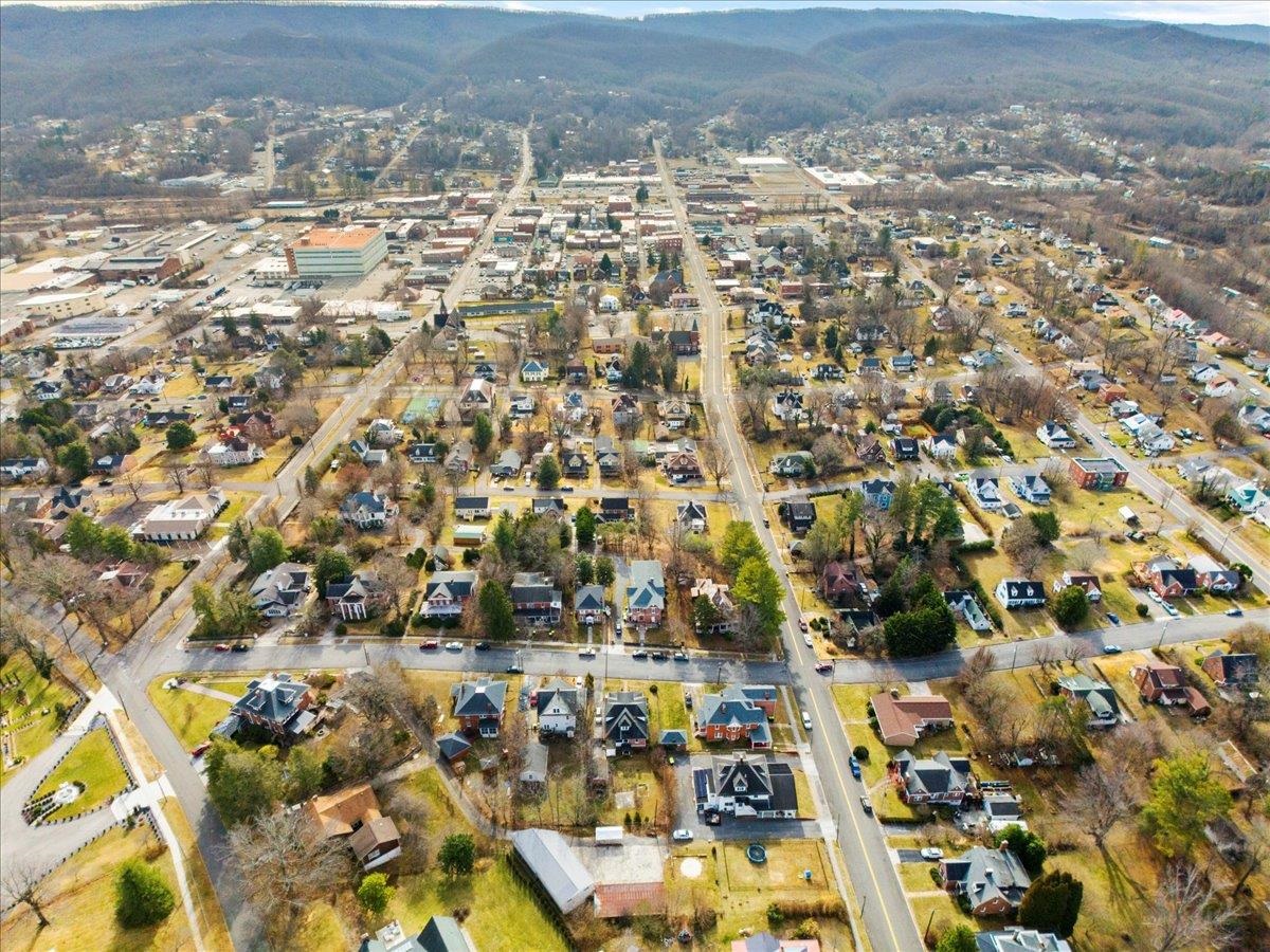 36 8th Street NW Pulaski VA 24301