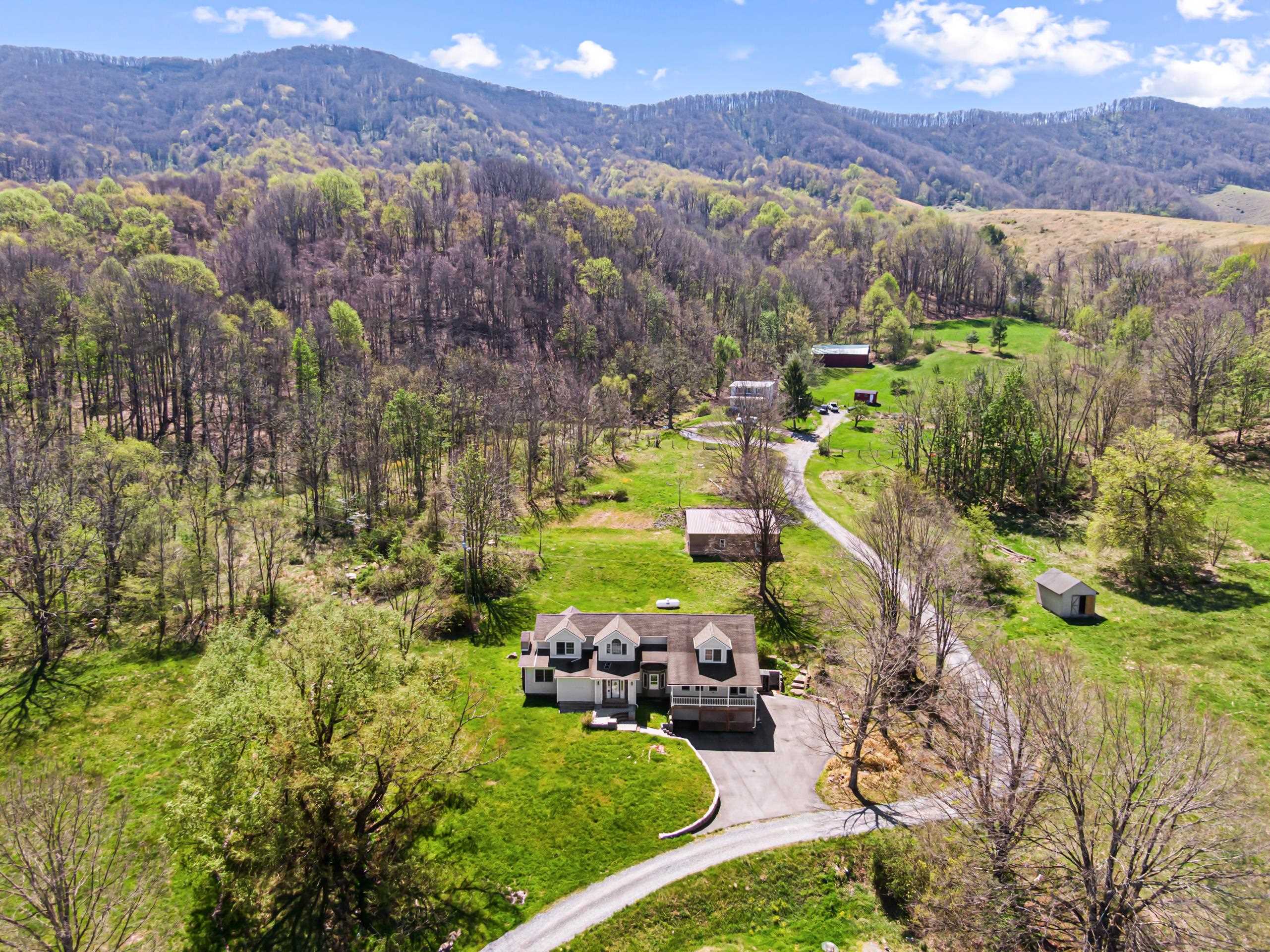 861 Slade Road Bluefield VA 24605