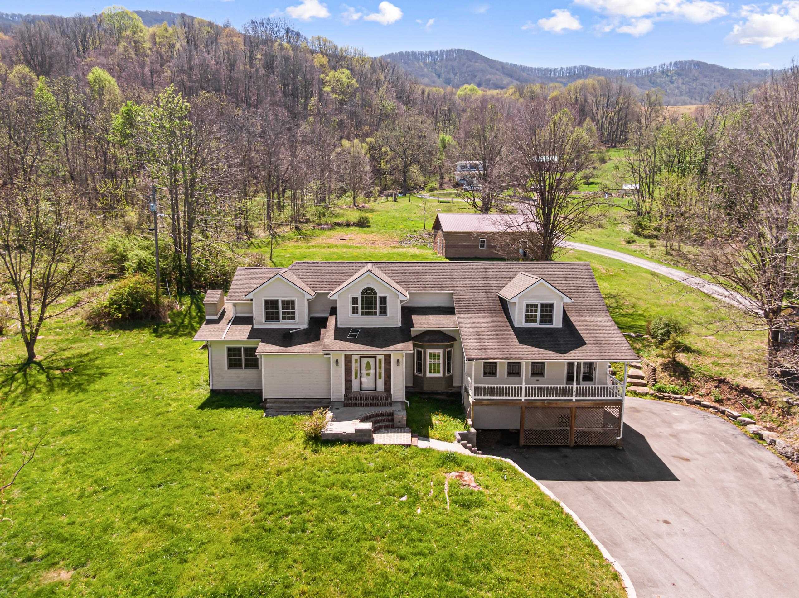 861 Slade Road Bluefield VA 24605