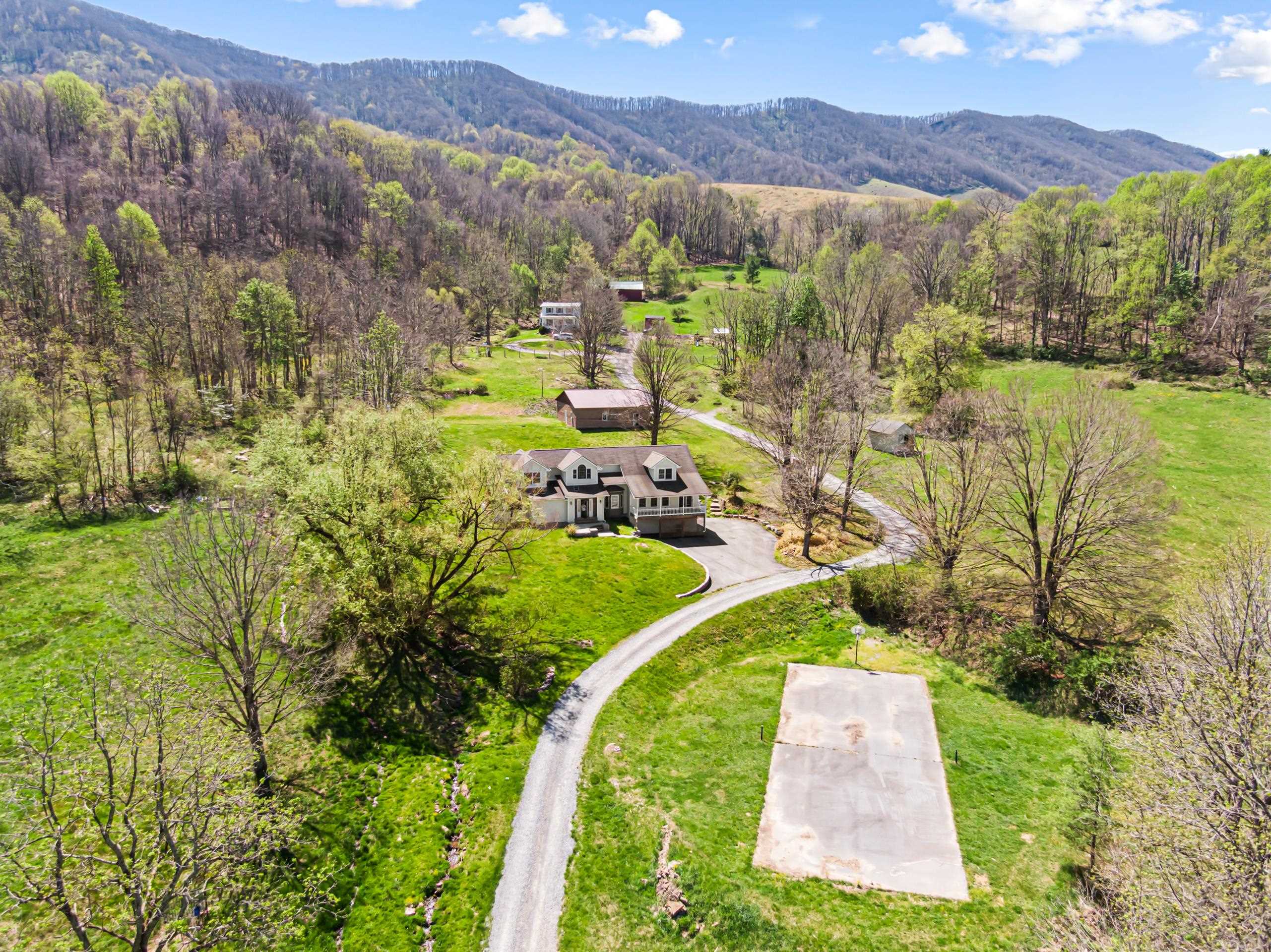 861 Slade Road Bluefield VA 24605
