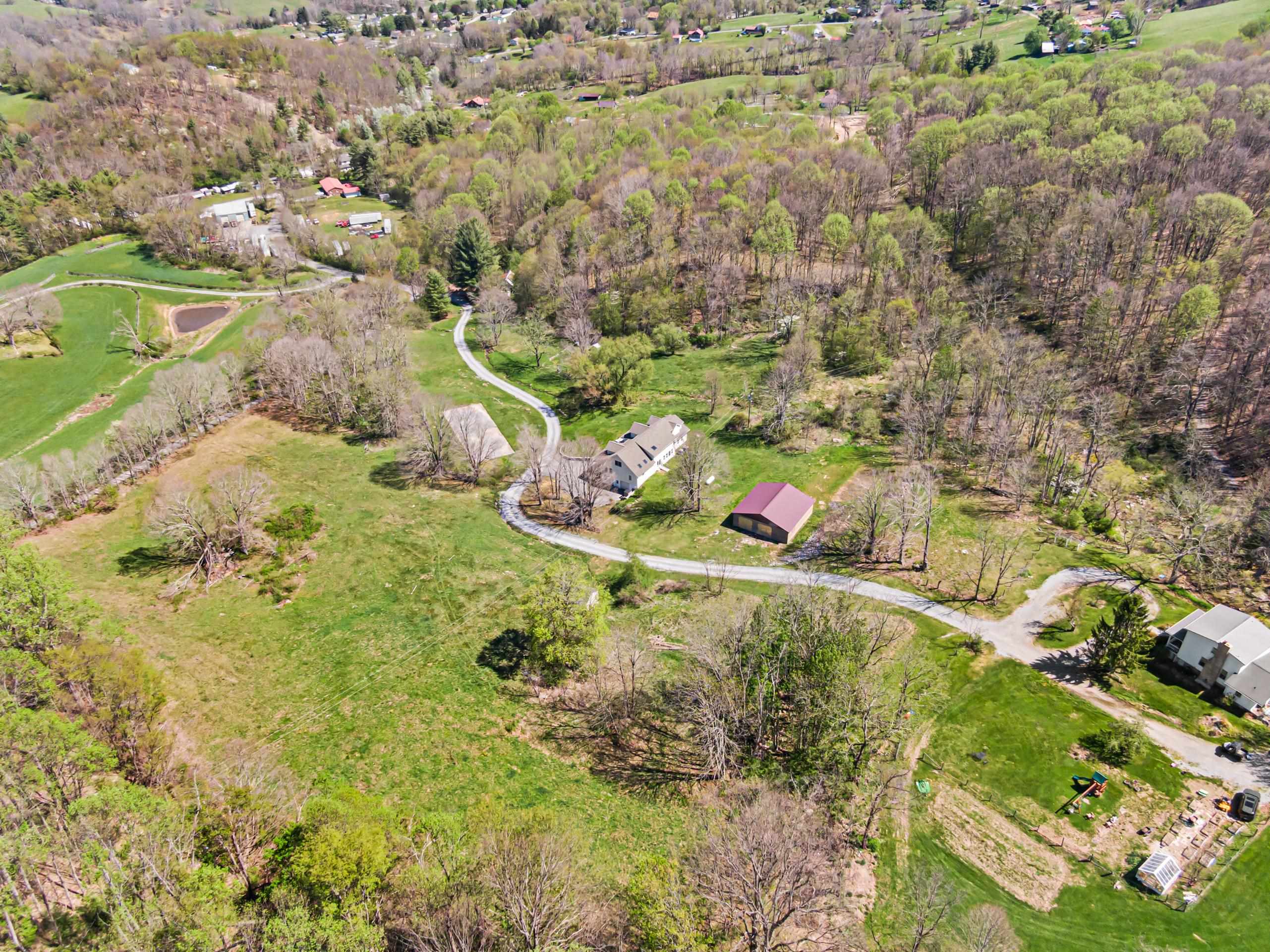 861 Slade Road Bluefield VA 24605