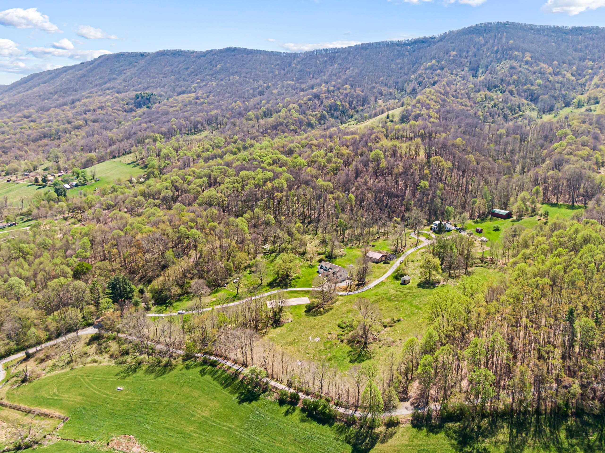 861 Slade Road Bluefield VA 24605