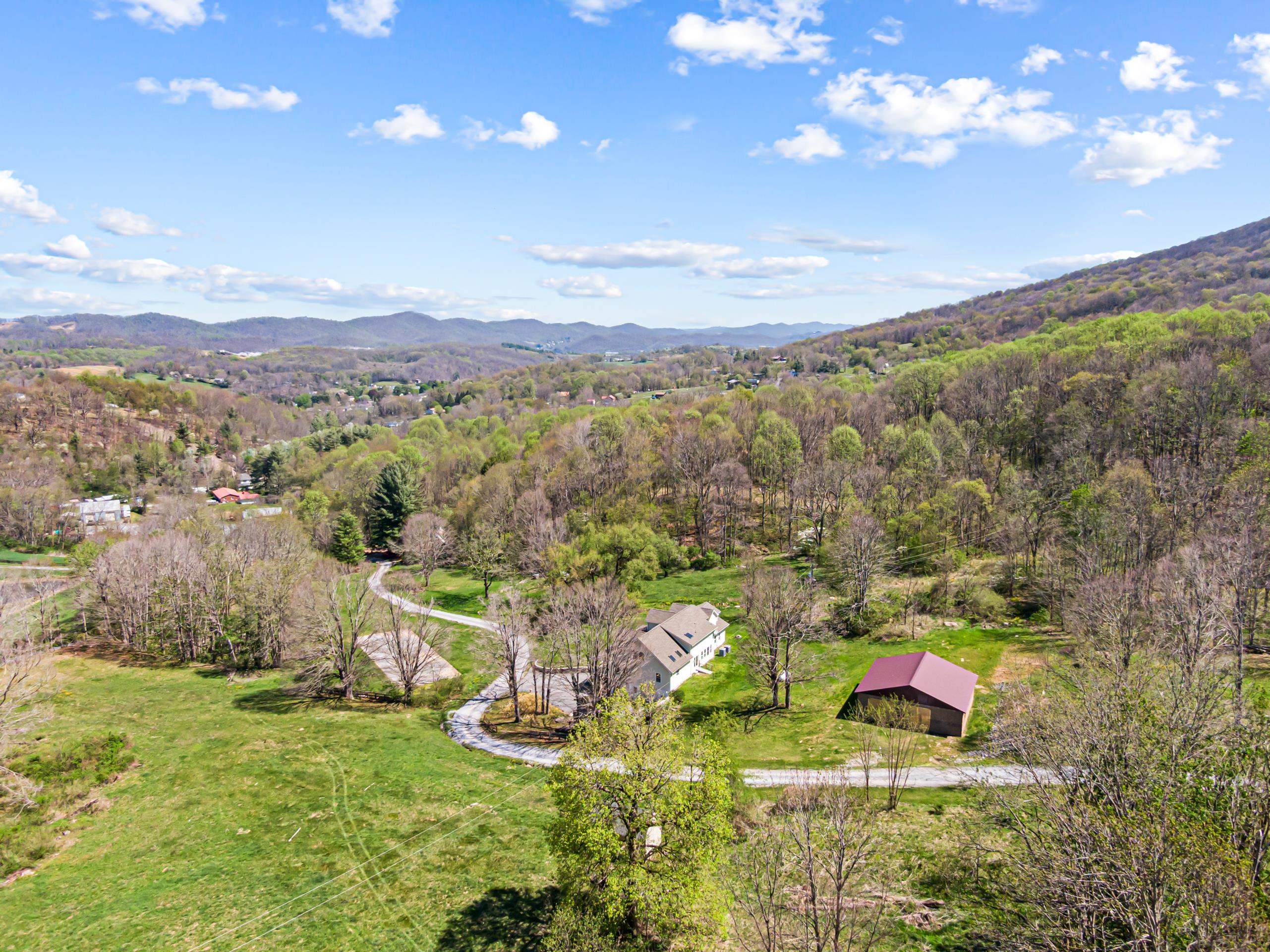 861 Slade Road Bluefield VA 24605