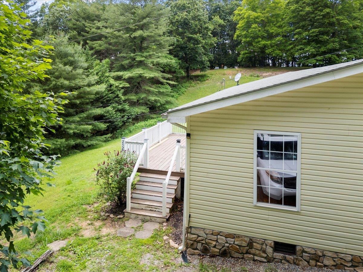 2528 Old Hurst Road Hiwassee VA 24347