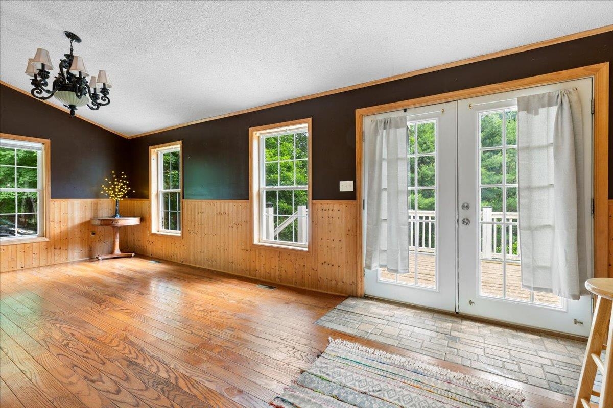 2528 Old Hurst Road Hiwassee VA 24347