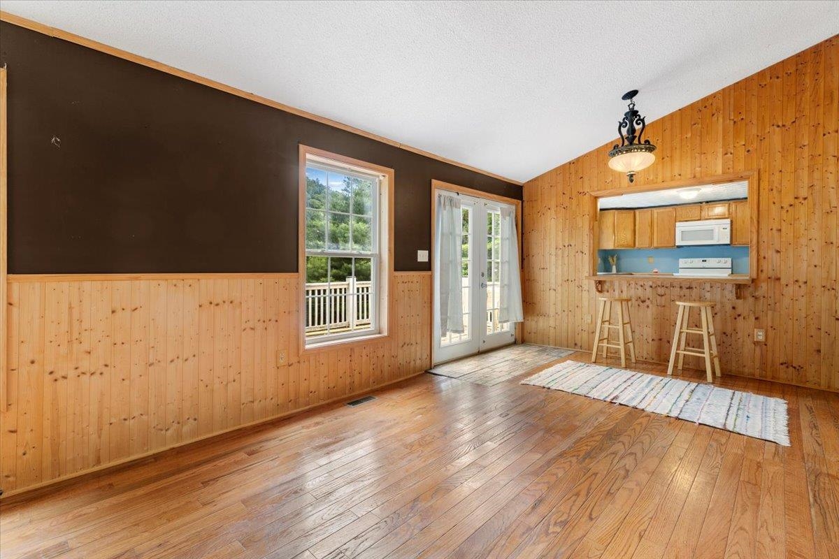 2528 Old Hurst Road Hiwassee VA 24347