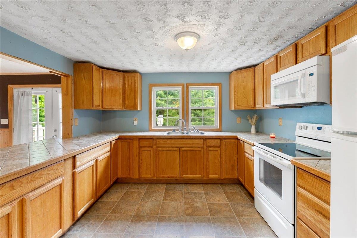 2528 Old Hurst Road Hiwassee VA 24347
