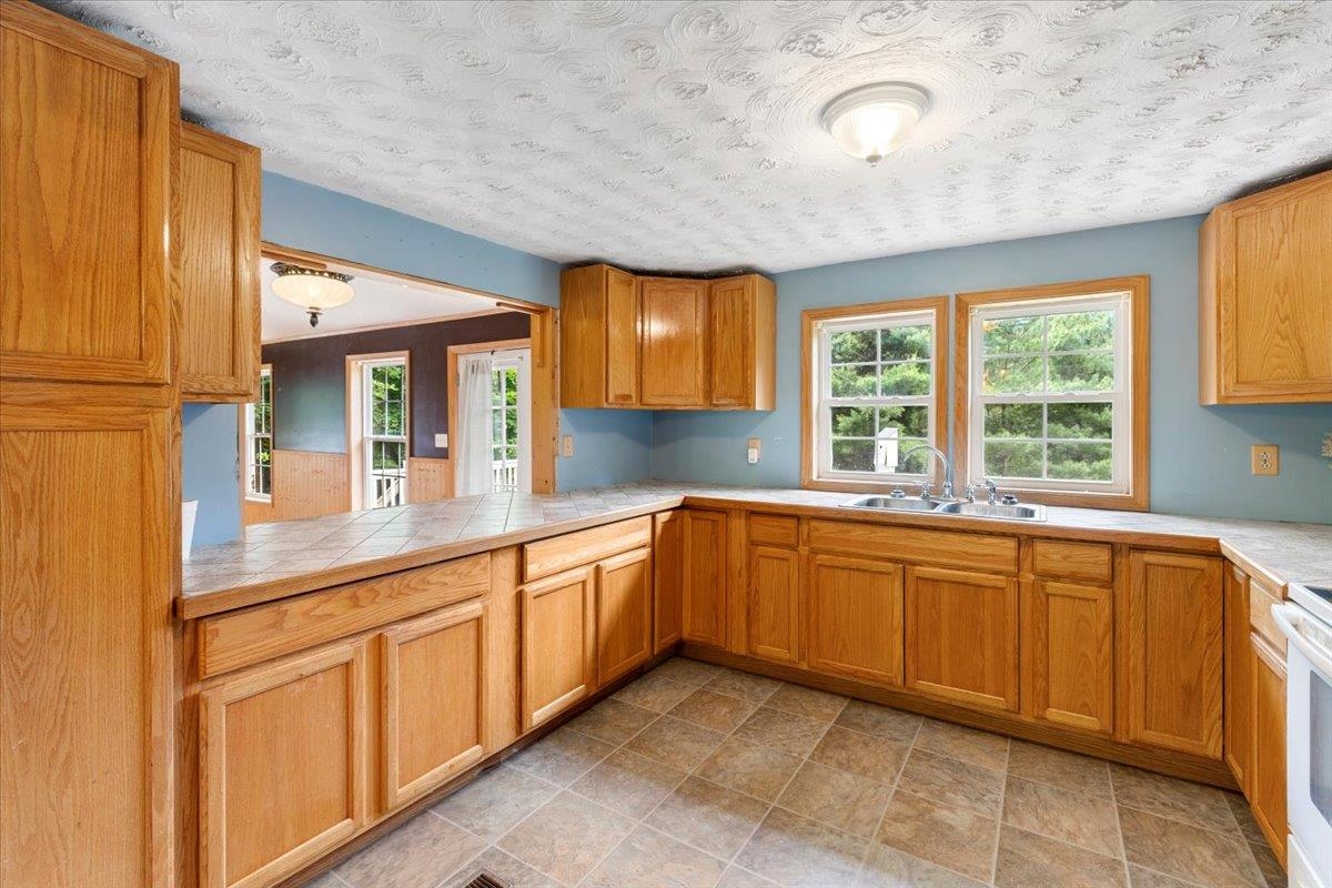 2528 Old Hurst Road Hiwassee VA 24347