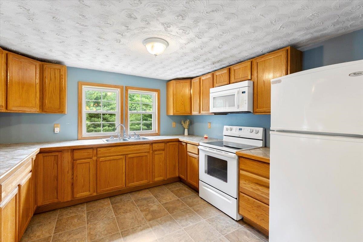 2528 Old Hurst Road Hiwassee VA 24347