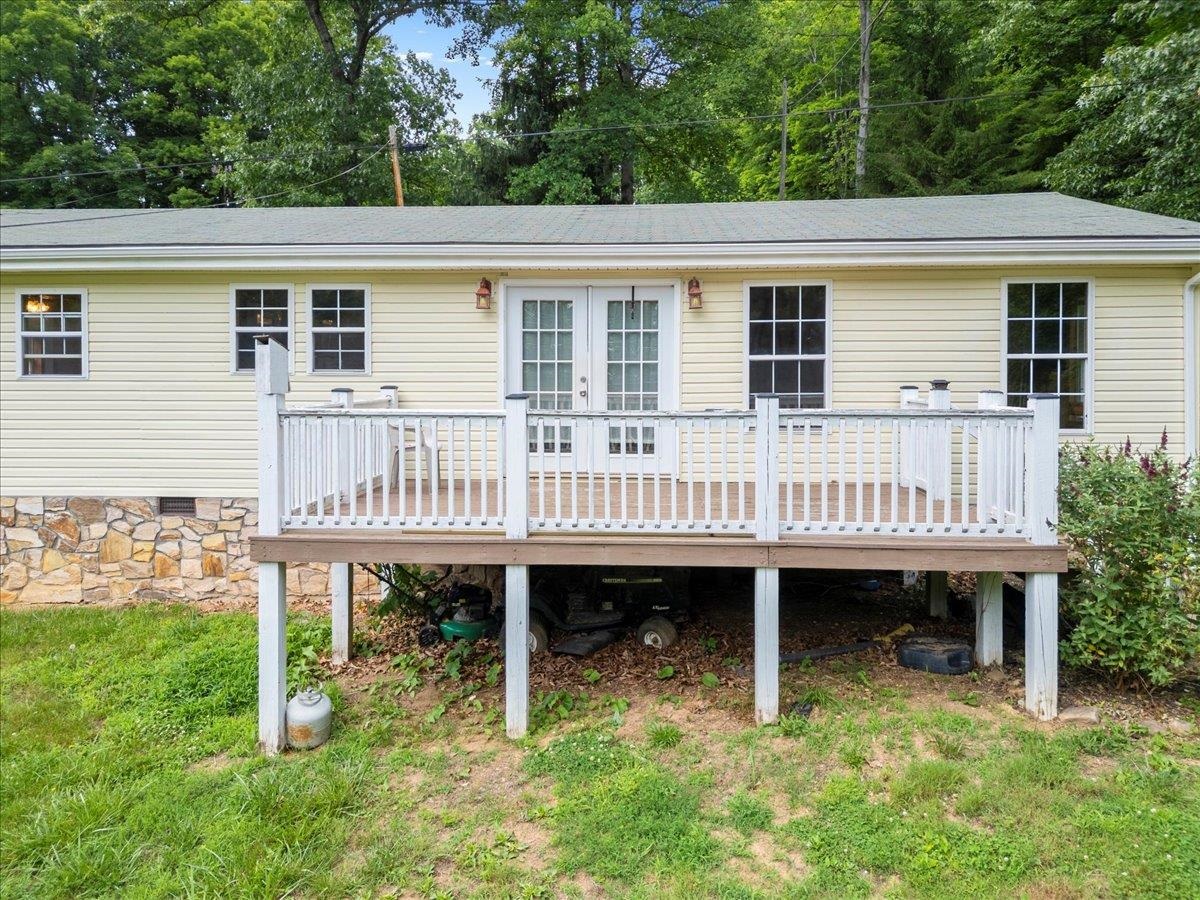 2528 Old Hurst Road Hiwassee VA 24347