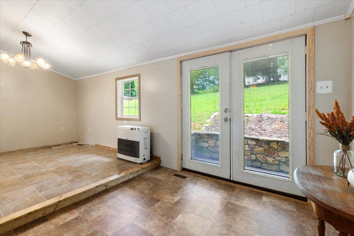 2528 Old Hurst Road Hiwassee VA 24347