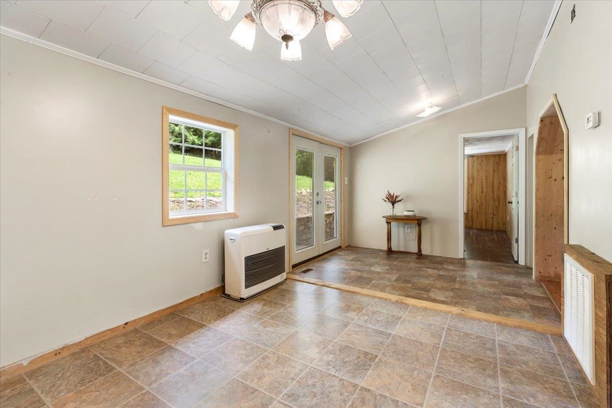 2528 Old Hurst Road Hiwassee VA 24347