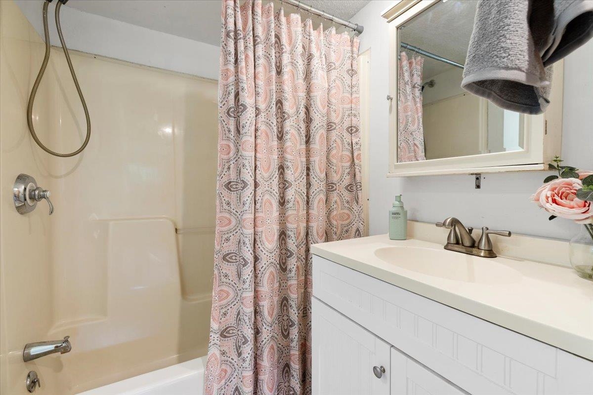 2528 Old Hurst Road Hiwassee VA 24347