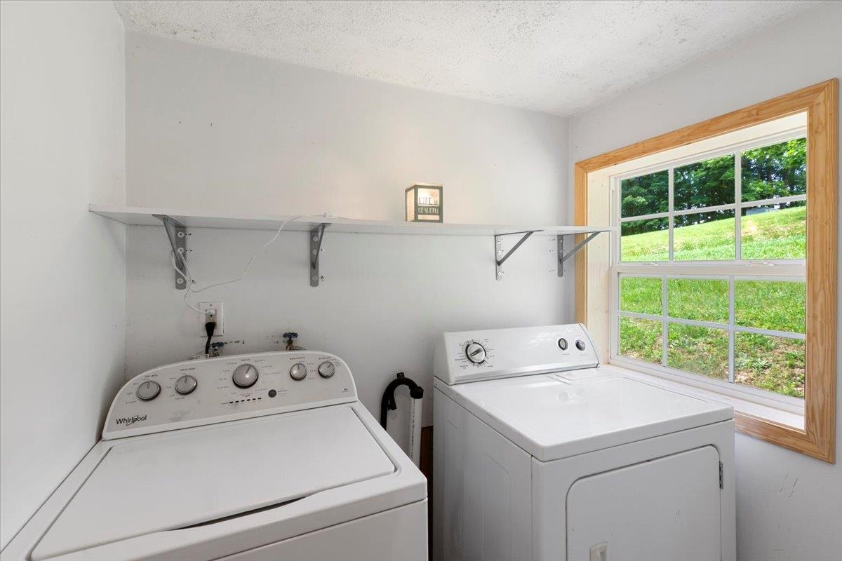 2528 Old Hurst Road Hiwassee VA 24347